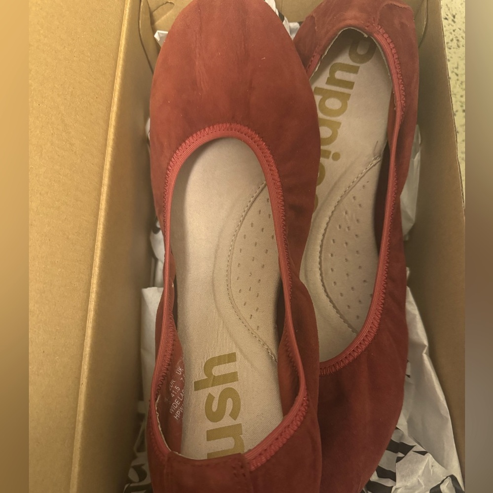 Brand new never worn hush puppies flats “chaste ballet 2.”